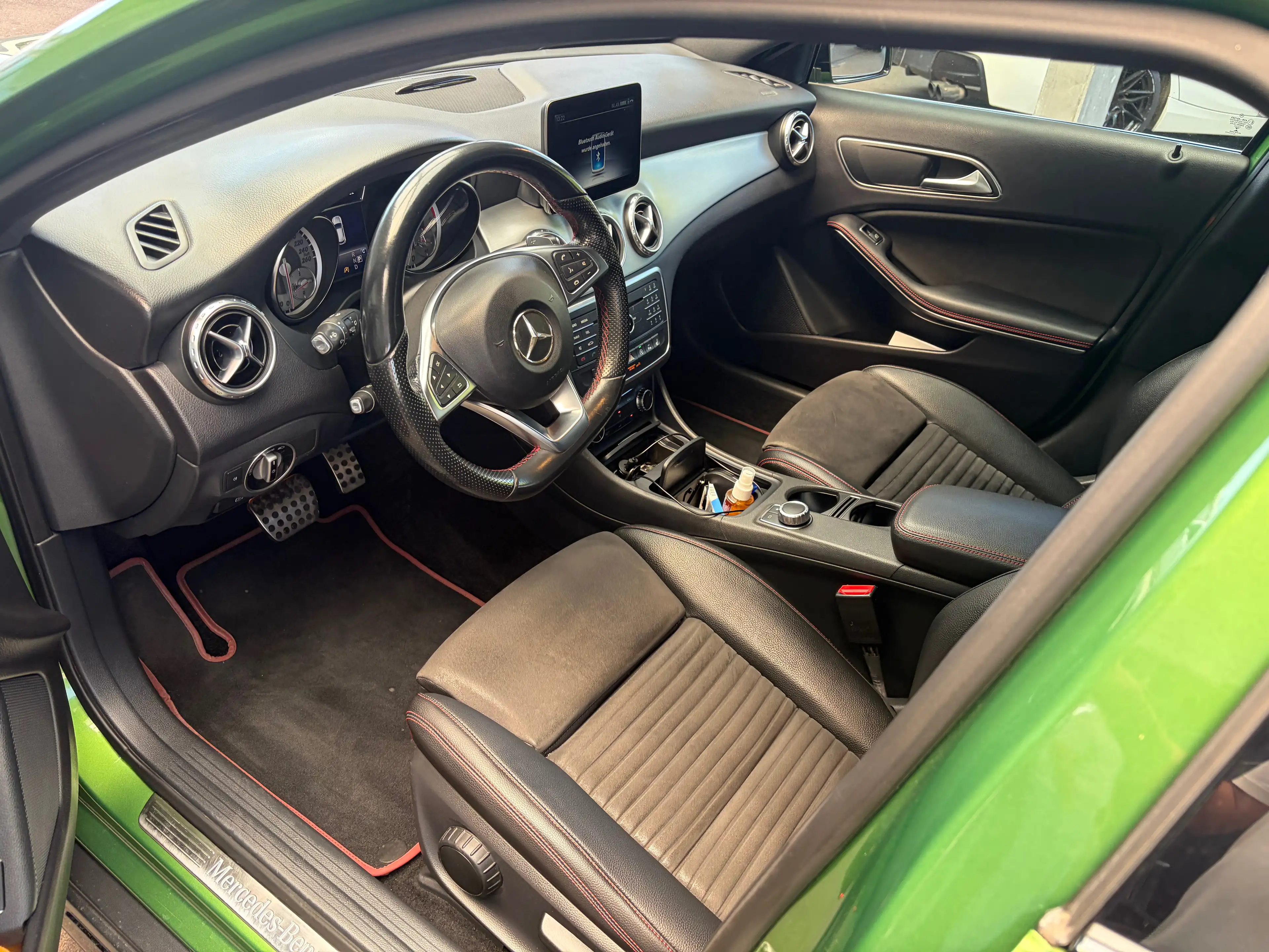 Mercedes-Benz GLA 250 GLA 250 AMG Line*HU 10/2027*Panorama*Kamera* — photo 14