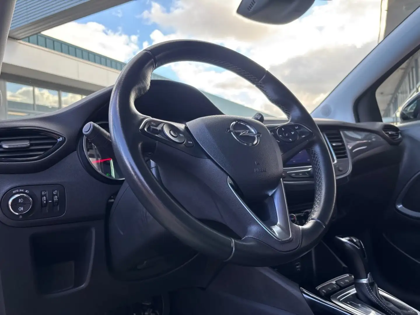 Opel Crossland 1.2 TURBO LEVEL 3 AUTOMAAT AIRCO NAVI PDC-CAMERA. Wit - 2