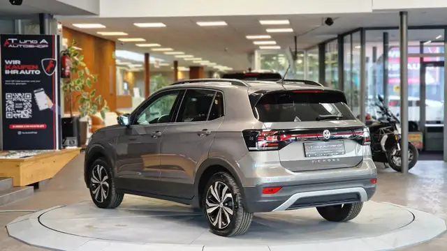 Volkswagen T-Cross view 6