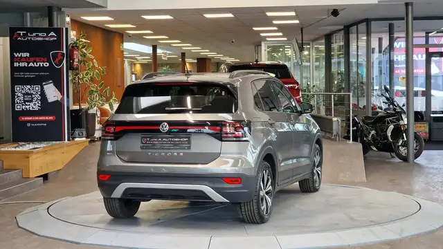 Volkswagen T-Cross view 9