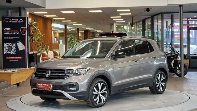 Volkswagen T-Cross view 3