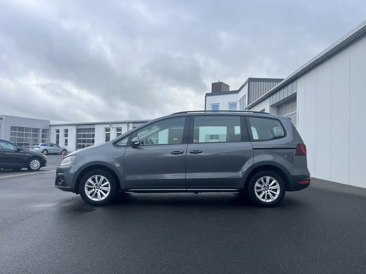 SEAT Alhambra 2.0 TDI Style 181€ m. 20% Anzahlung ACC DAB Navi Grau - 2