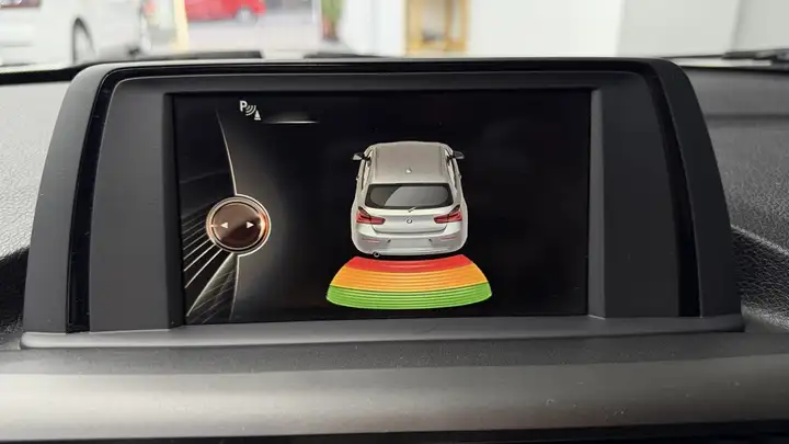 BMW Serie 1 2016, foto 21