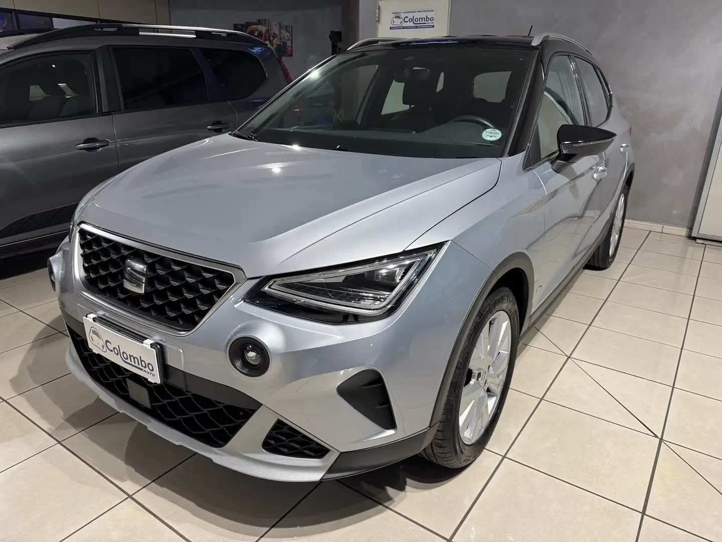 SEAT Arona 1.0 ecotsi Xperience 110cv dsg Led App conn 17" Argento - 1