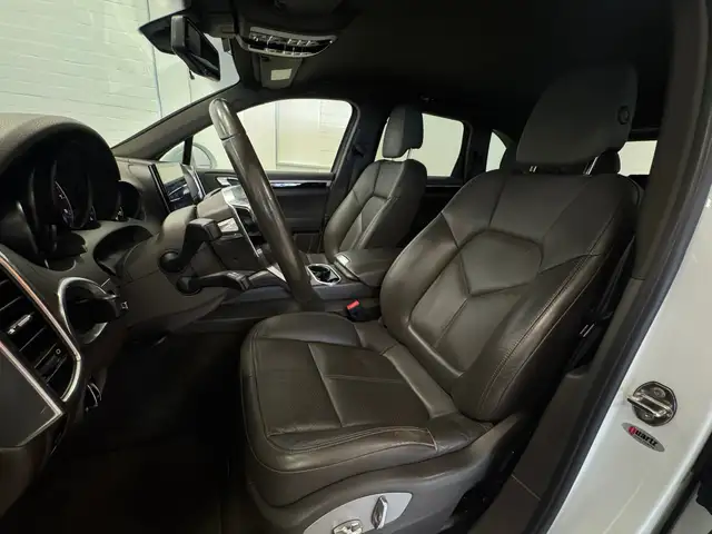 Porsche Cayenne view 11