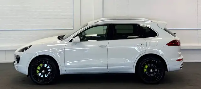 Porsche Cayenne view 4