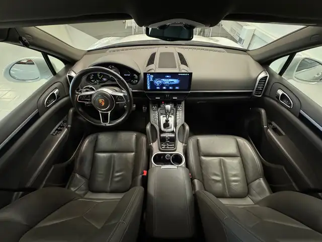 Porsche Cayenne view 13