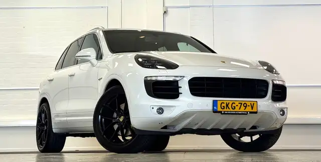 Porsche Cayenne view 2