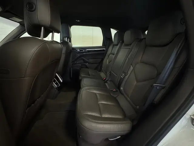 Porsche Cayenne view 12