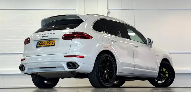 Porsche Cayenne view 7