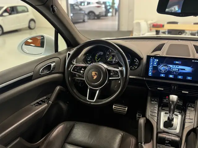 Porsche Cayenne view 10