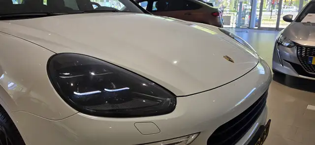 Porsche Cayenne view 8