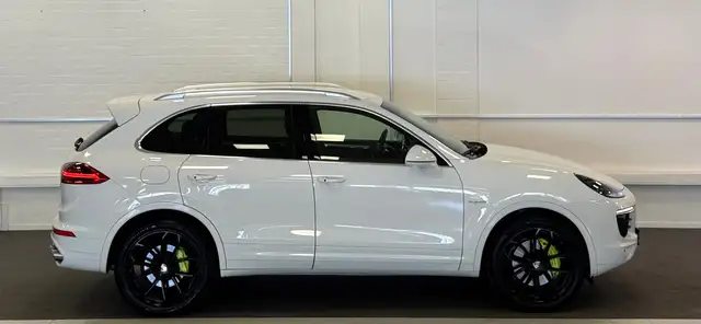 Porsche Cayenne view 5
