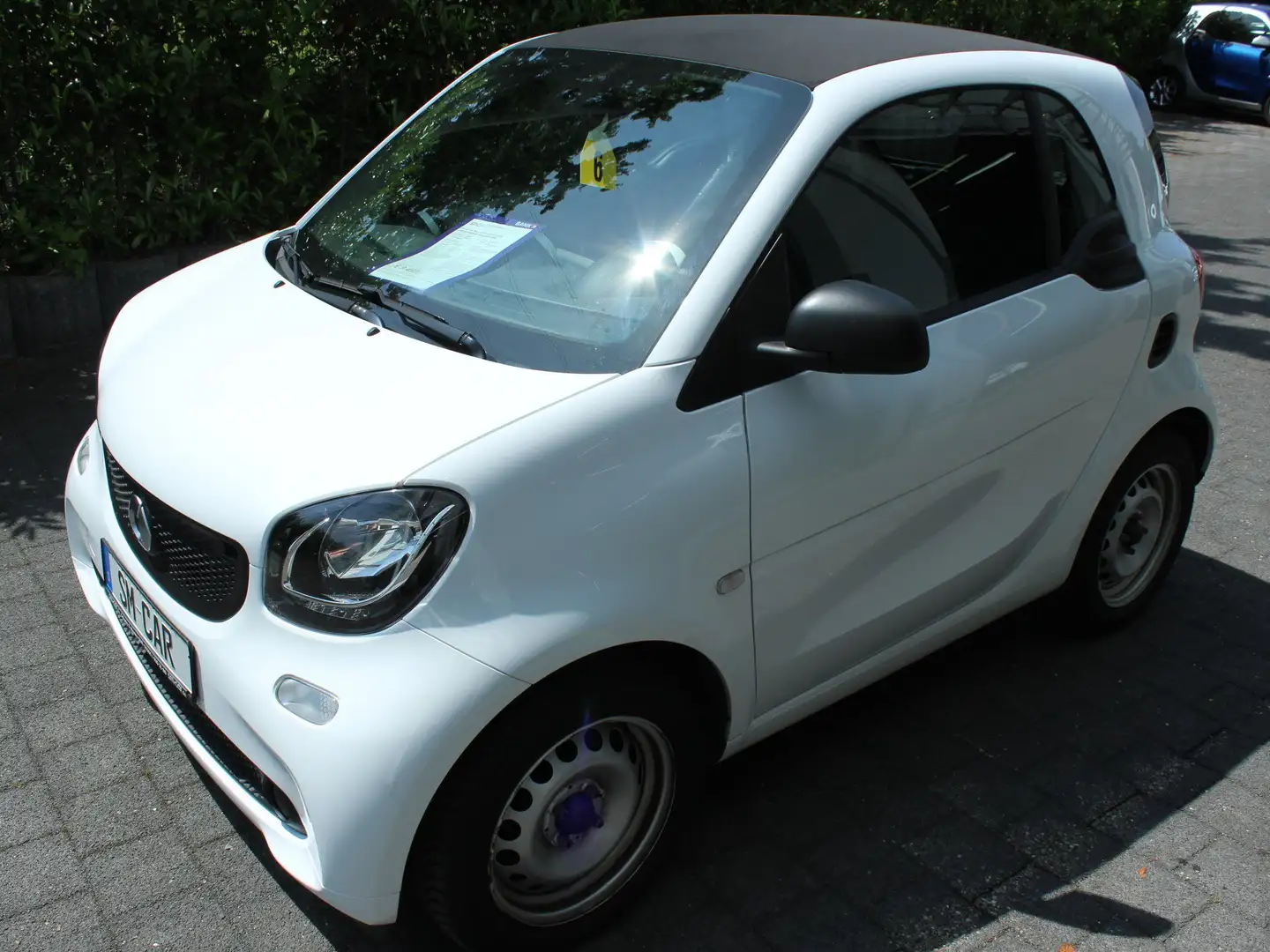 smart forTwo Coupe Cool & Sound Handschuhfach Allwetterereifen Blanc - 2