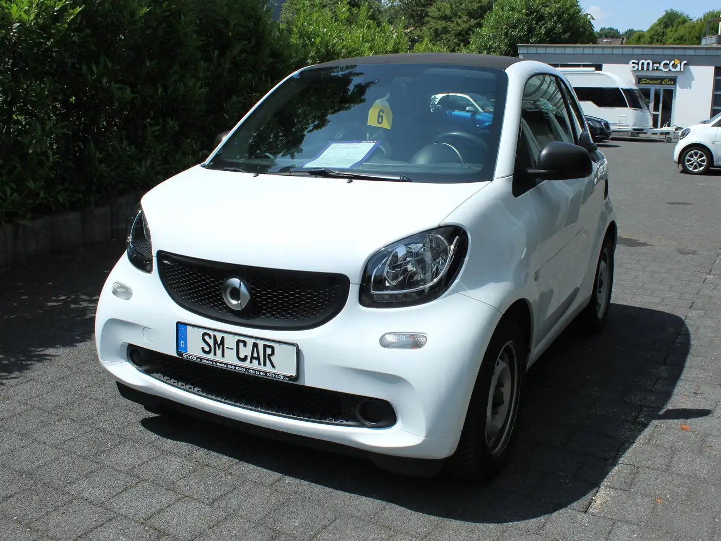 smart forTwo Coupe Cool & Sound Handschuhfach Allwetterereifen Blanc - 1
