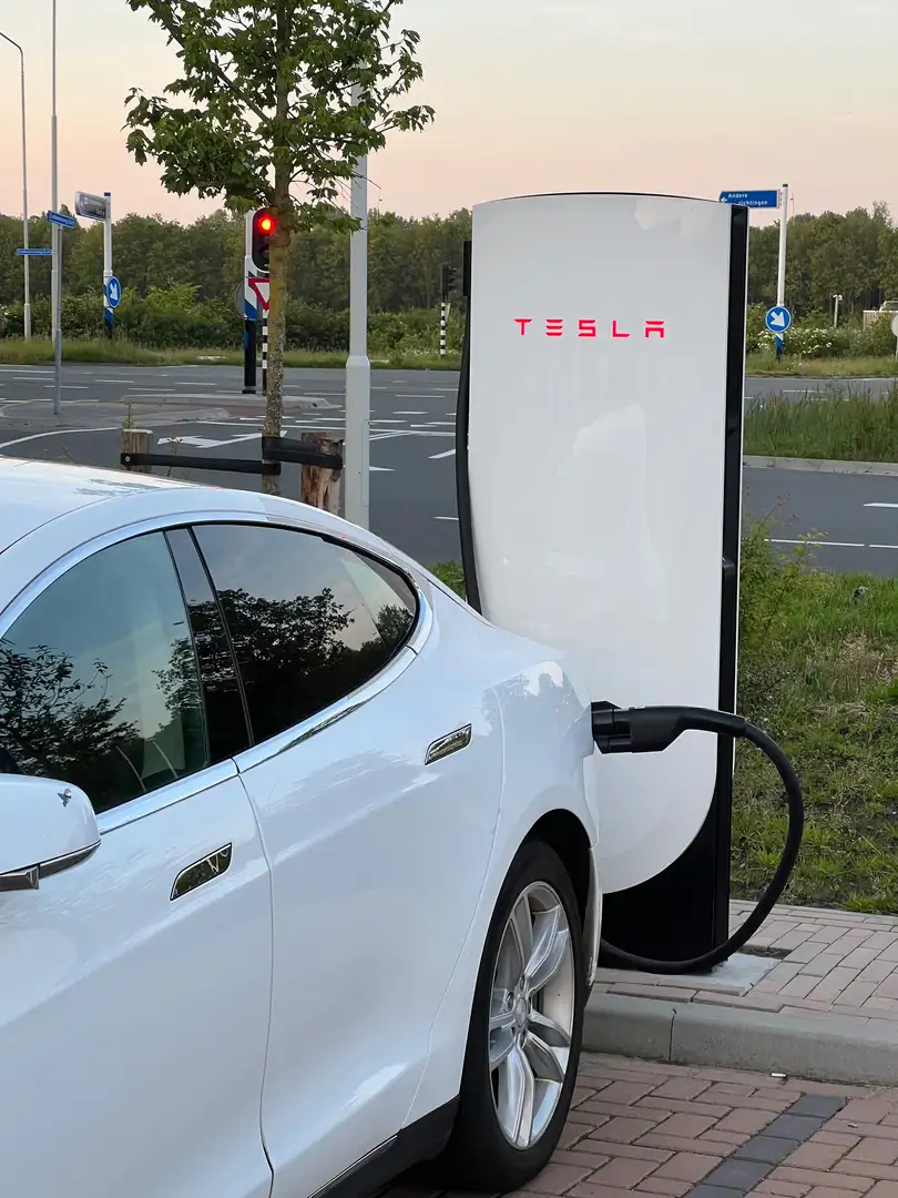 Tesla Model S Model S 85 Base Wit - 1