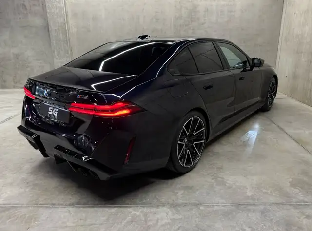 BMW M5 view 13