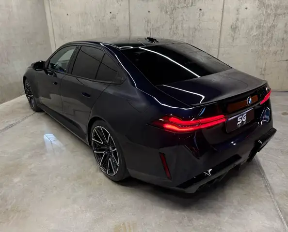 BMW M5 view 11