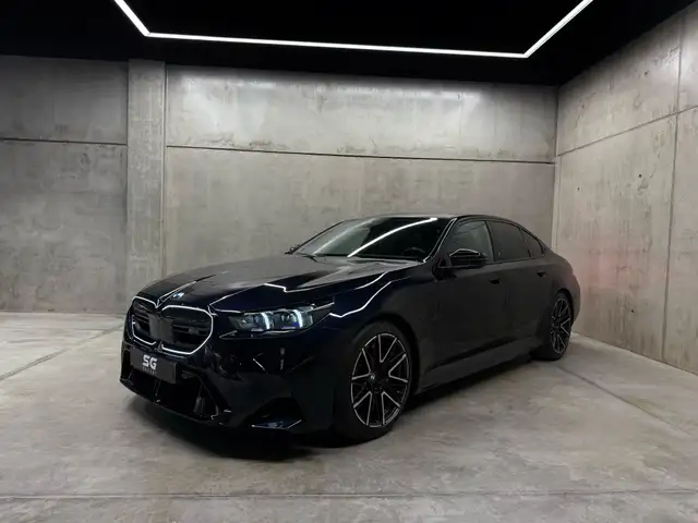 BMW M5 view 5