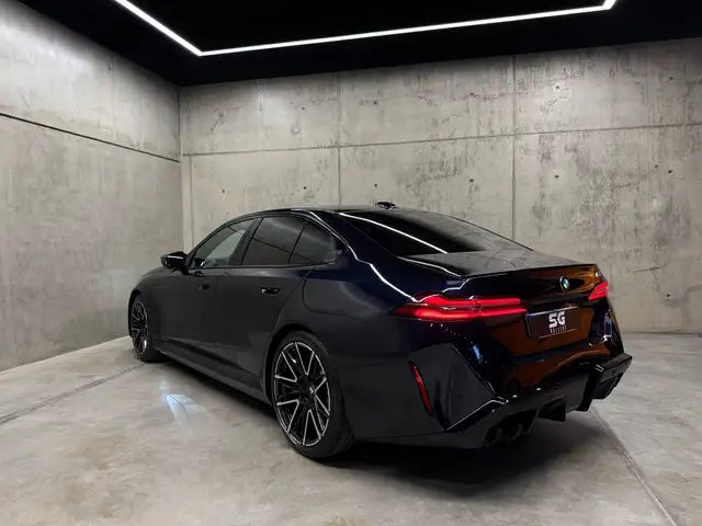 BMW M5 view 10