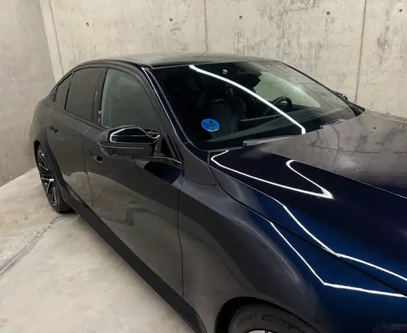 BMW M5 view 9