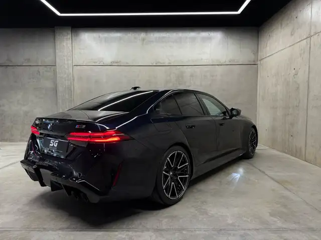 BMW M5 view 12