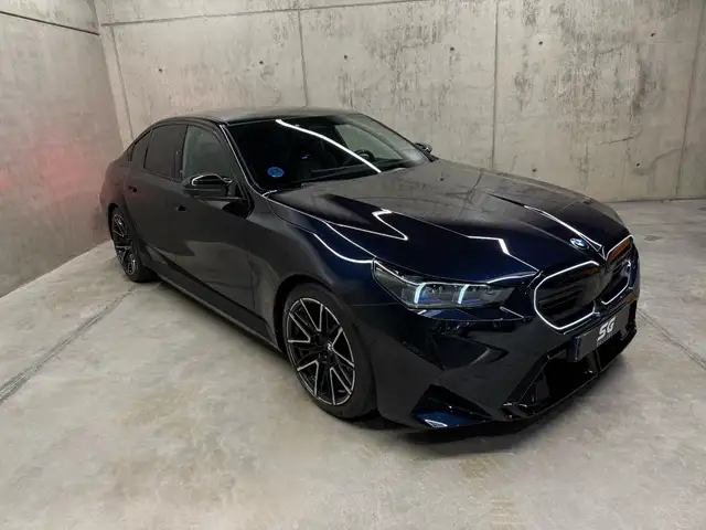 BMW M5 view 2