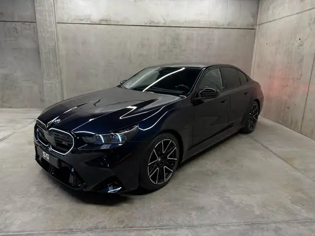 BMW M5 view 6