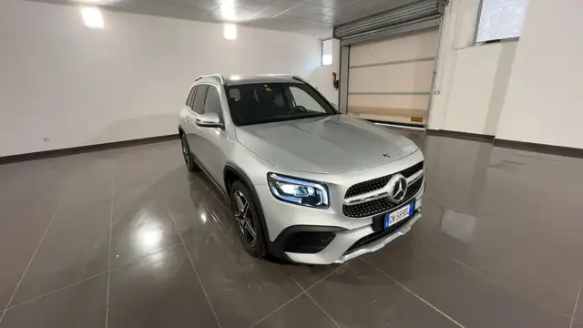 Mercedes-Benz 220 view 8
