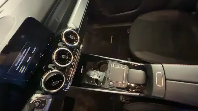 Mercedes-Benz 220 view 20