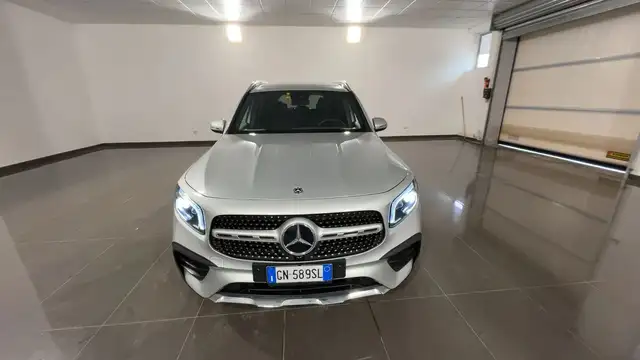 Mercedes-Benz 220 view 7