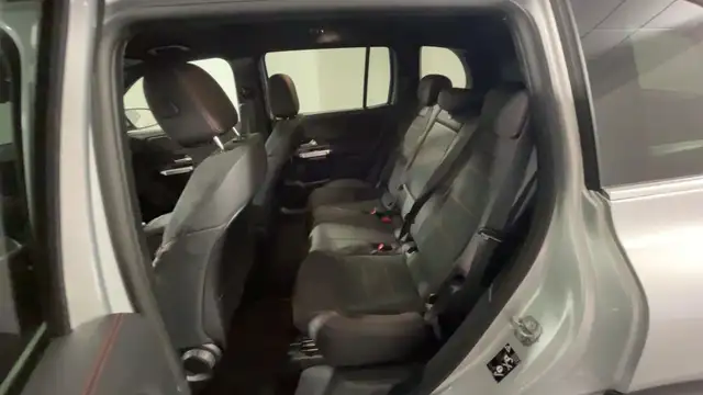 Mercedes-Benz 220 view 14