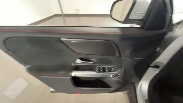 Mercedes-Benz 220 view 22