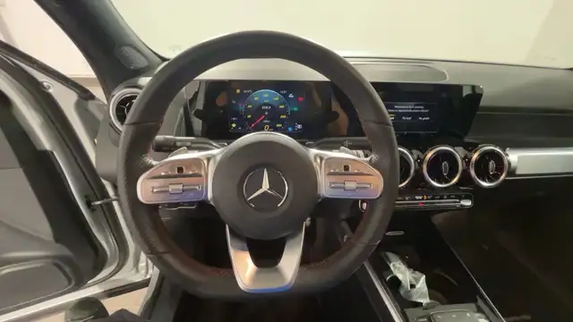 Mercedes-Benz 220 view 17
