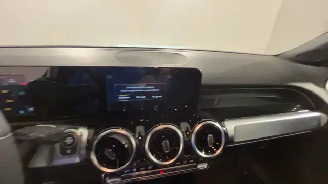 Mercedes-Benz 220 view 19