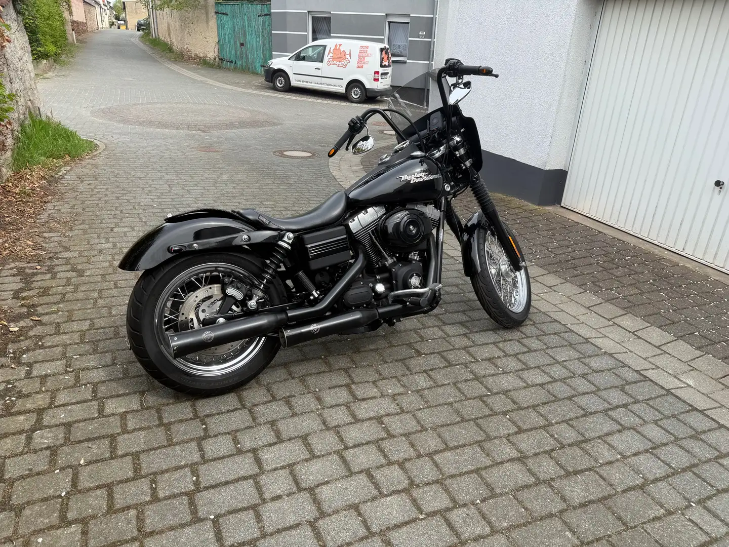 Harley-Davidson Dyna Street Bob Negru - 1