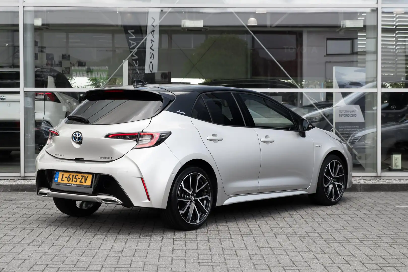 Toyota Corolla 2.0 Hybrid Executive Grau - 2