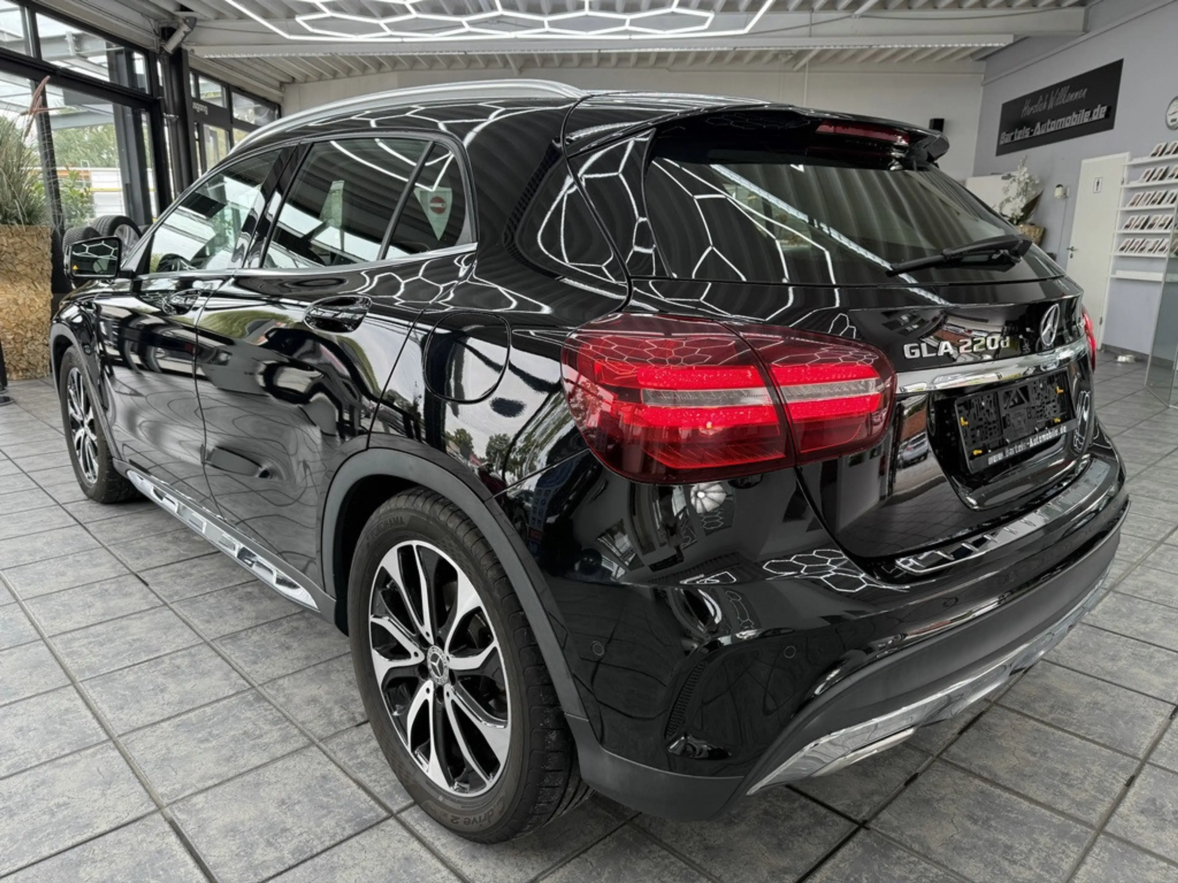 Mercedes-Benz GLA 220 d 4Matic AMG-Styling, LED, Leder, Kamera — photo 12