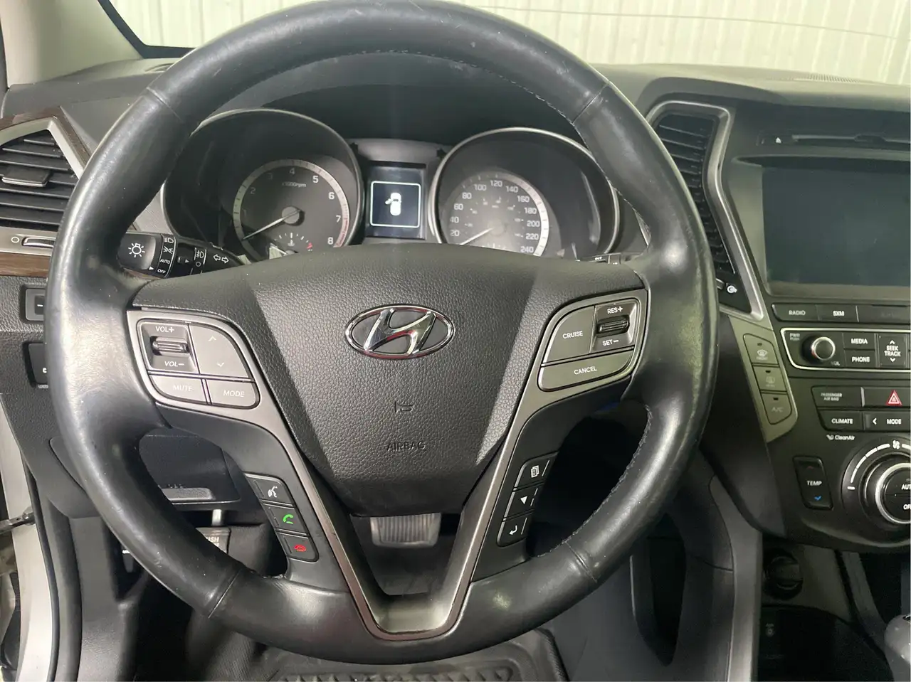 Hyundai SANTA FE photo Hyundai SANTA FE