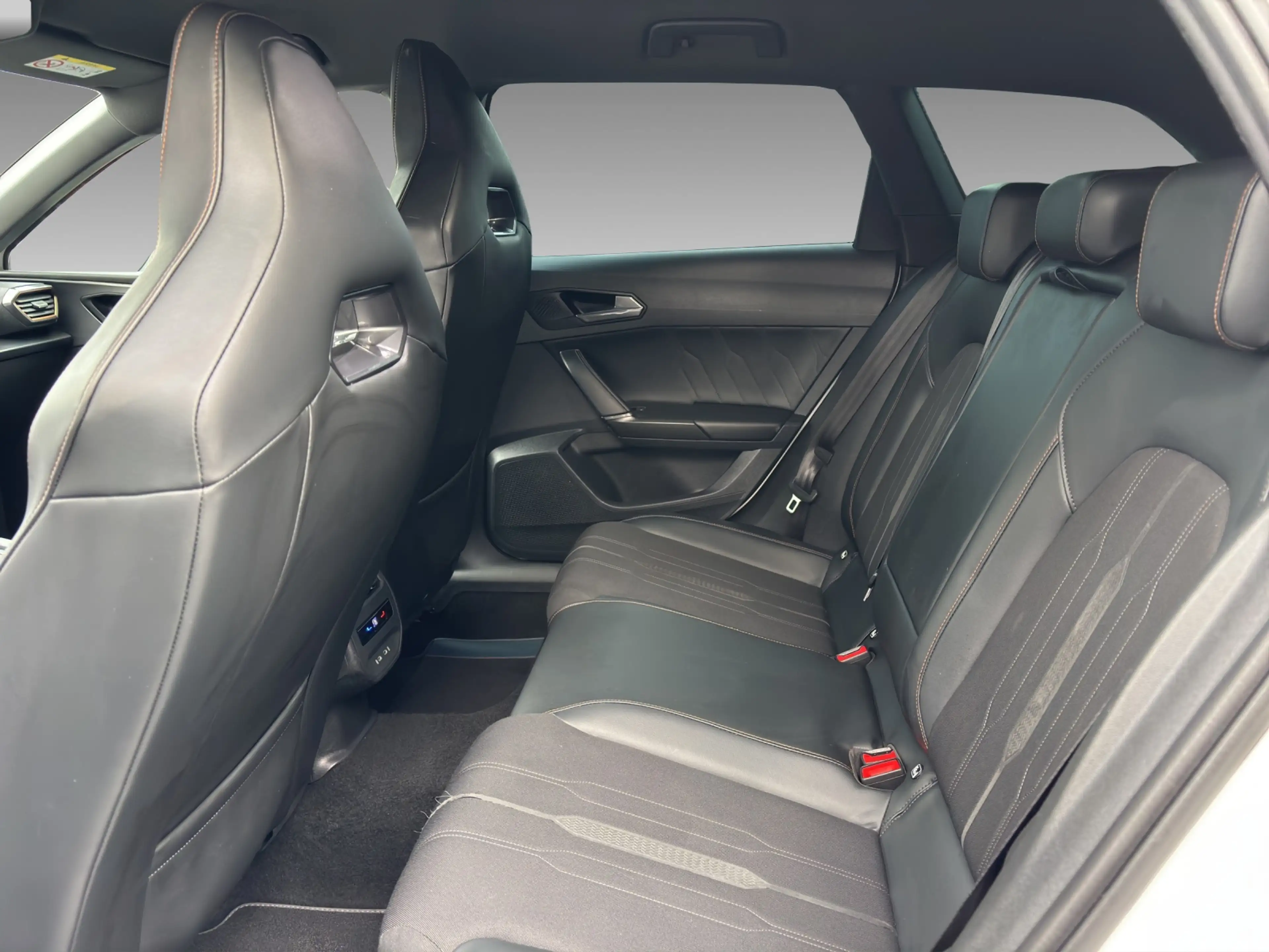CUPRA Leon Sportstourer VZ 4Drive 19´Beats Kamera 1.Hd — photo 11