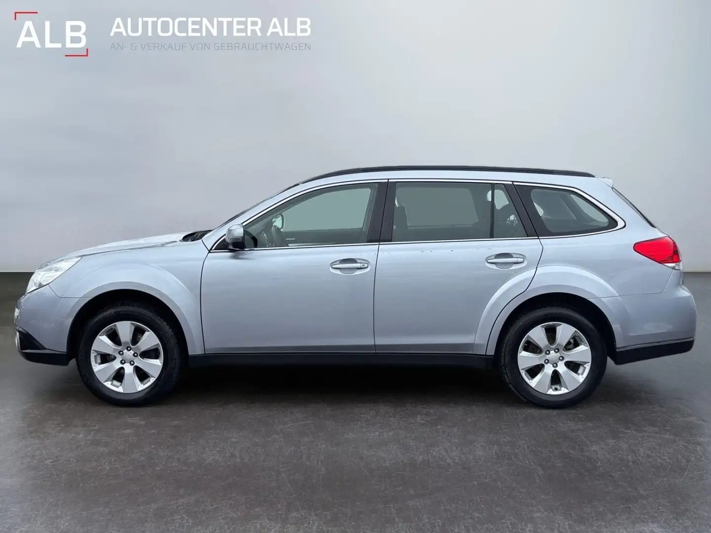 Subaru OUTBACK Comfort 2.5/AUTOMATIK/4X4/NAVI/XENON/2 H Argento - 2