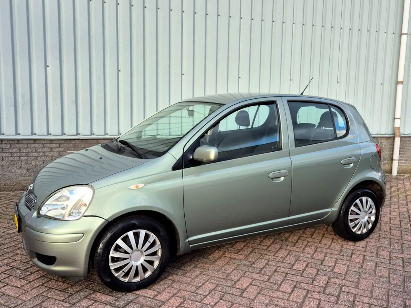 Toyota Yaris 1.3 VVT-i Sol Automaat /Airco Nieuwe APK Groen - 1