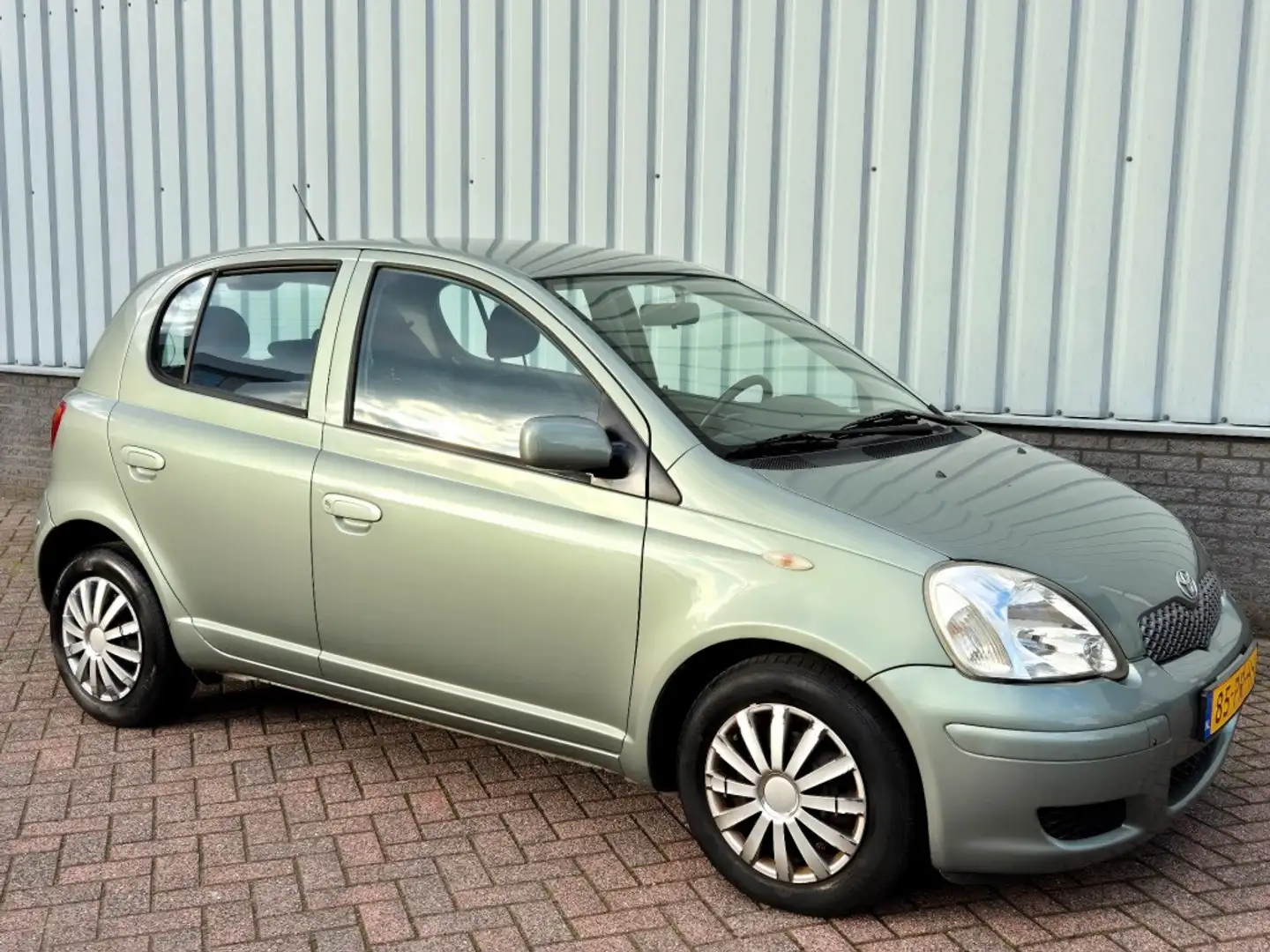 Toyota Yaris 1.3 VVT-i Sol Automaat /Airco Nieuwe APK Groen - 2