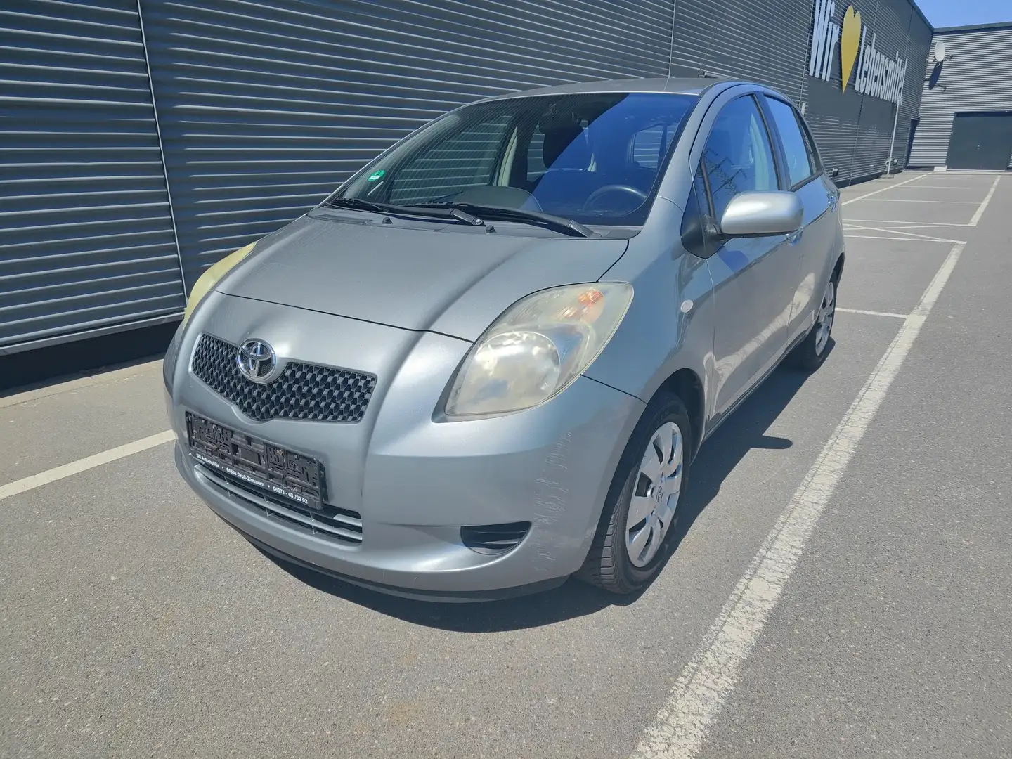 Toyota Yaris Sol 1.0i KLIMA Inspektion Neu Grau - 2