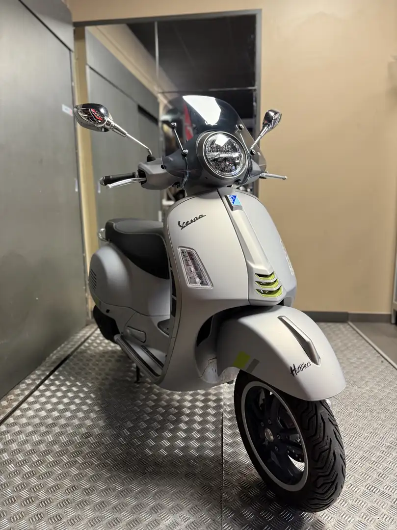 Vespa GTS 125 Gris - 2