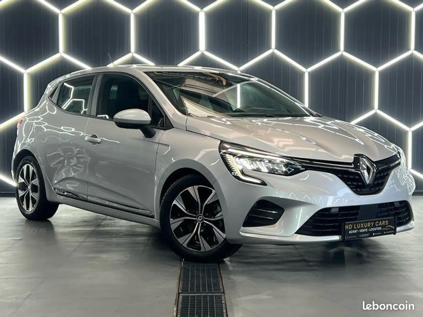 Renault Clio E-Tech 140 Business berline, gris, 7 cv, 5 portes, Gris - 1