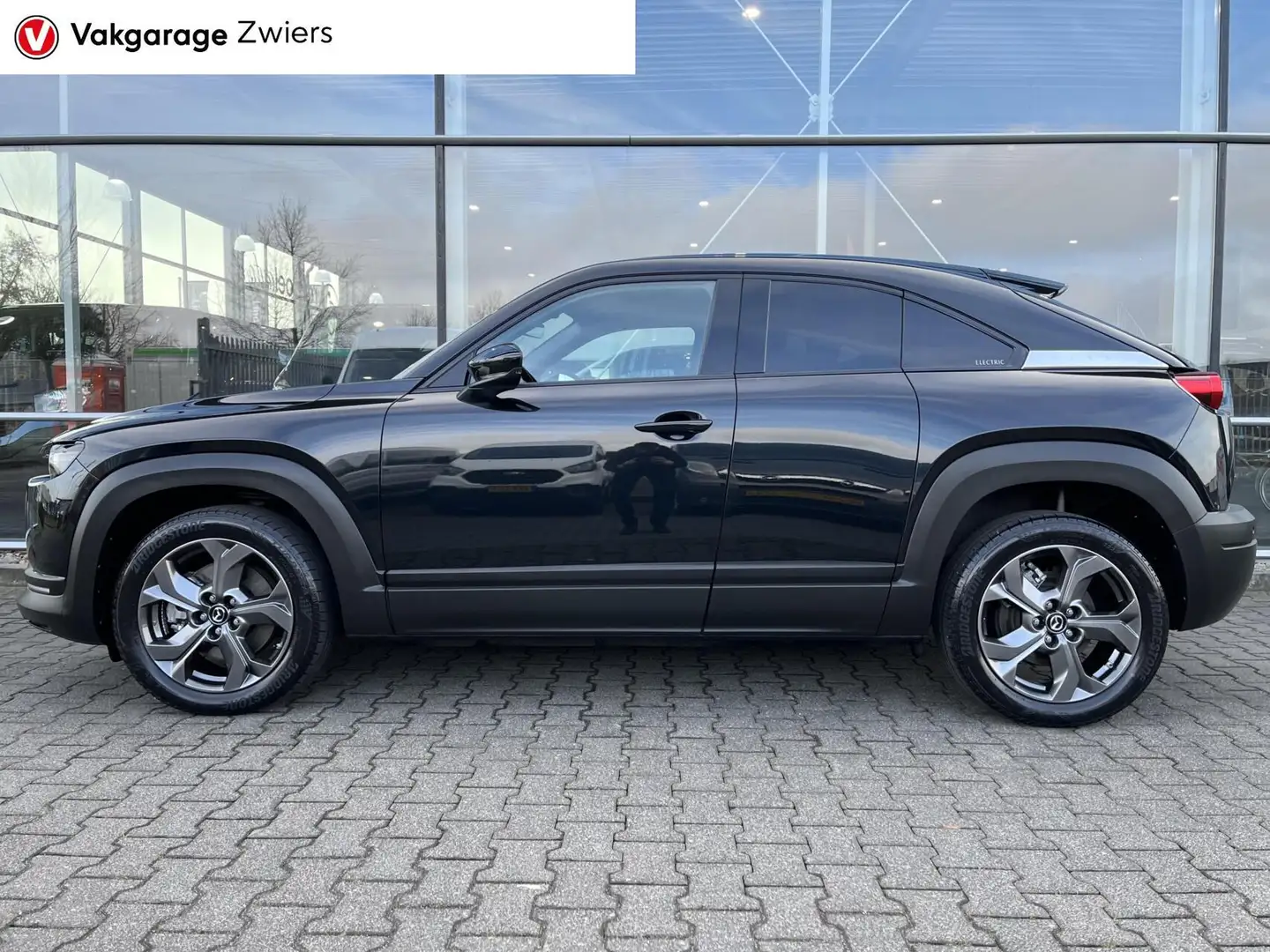 Mazda MX-30 e-SkyActiv 145 First Edition 36 kWh Camera/PDC/ SO Schwarz - 2