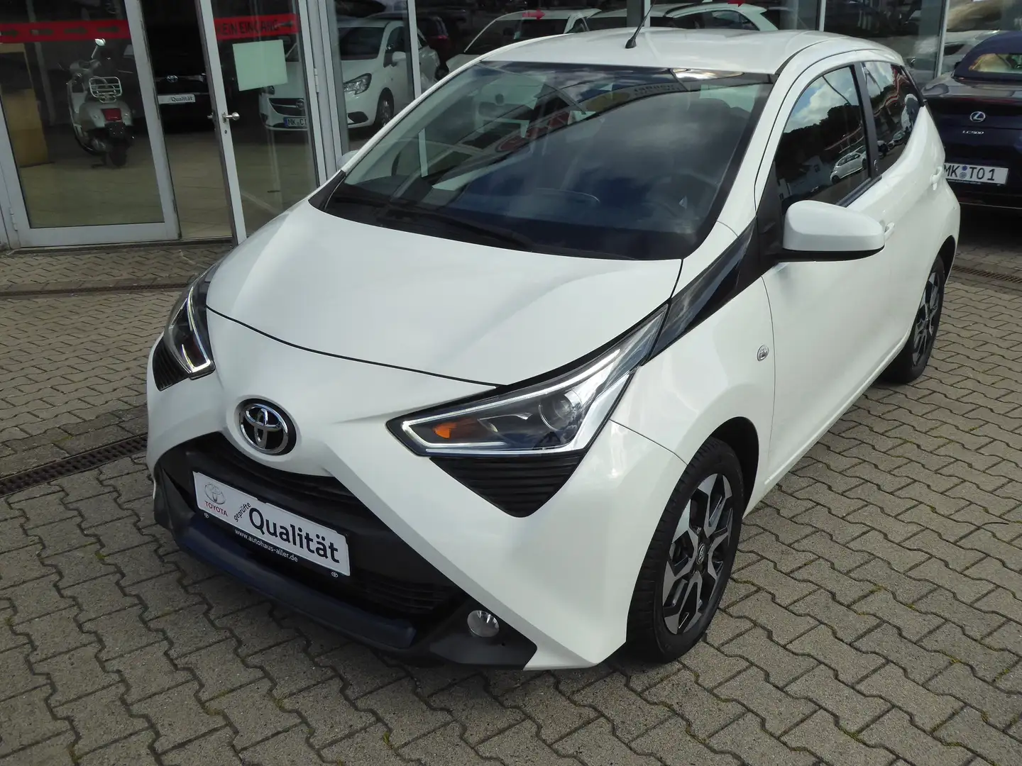 Toyota Aygo x-play Team D Weiß - 1