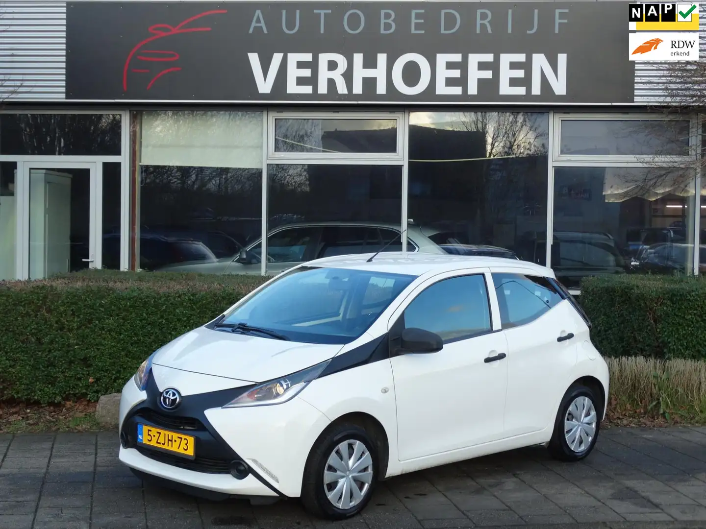 Toyota Aygo 1.0 VVT-i x - AIRCO - CRUISE CONTROL - DEALER ONDE Wit - 1