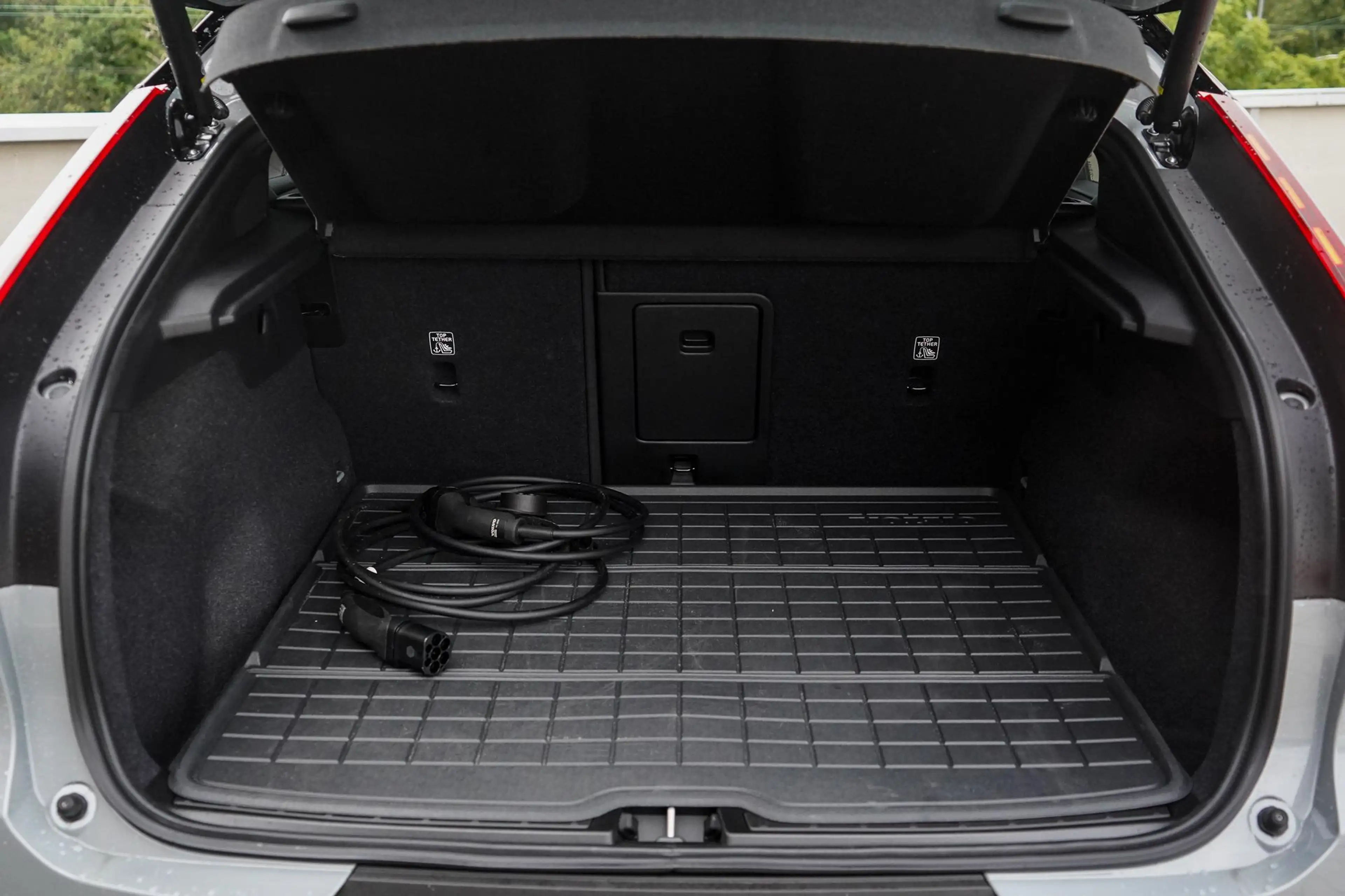 Volvo EC40 Twin Motor Ultra Black Edition 82 kWh 360 Parkeerc — photo 10